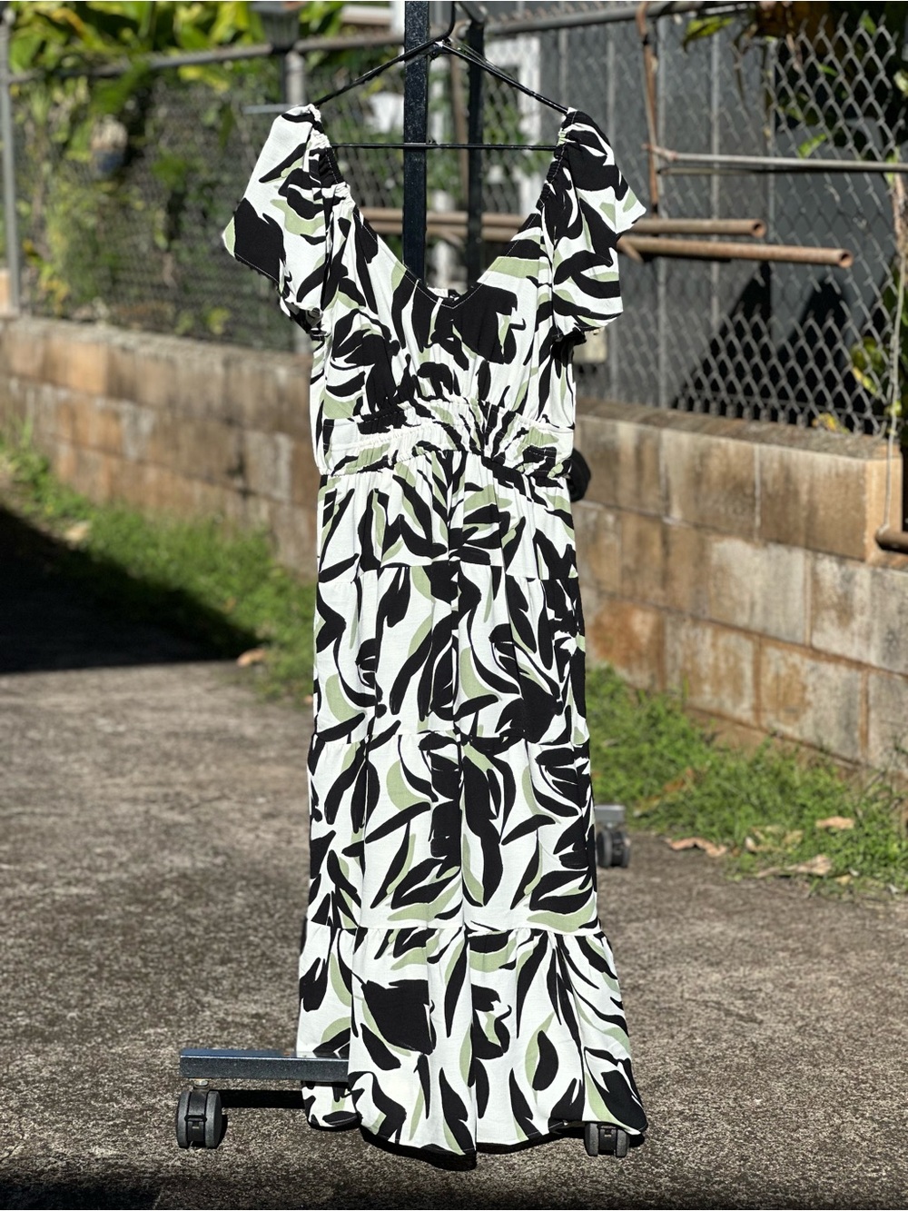 Fred David Black, White & Light Green Leaf Print Maxi Dress
